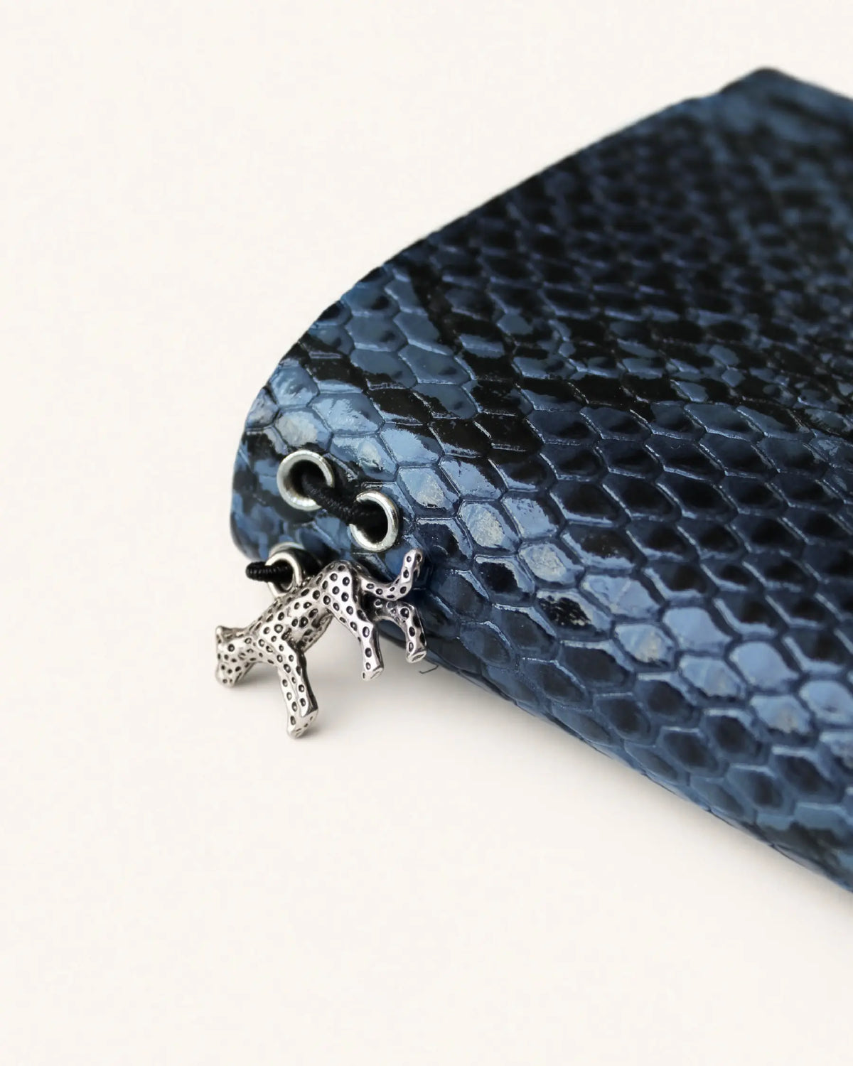 reptilia azul